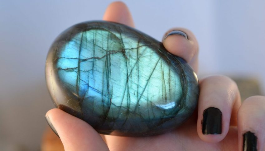 Use of Labradorite in Astrology